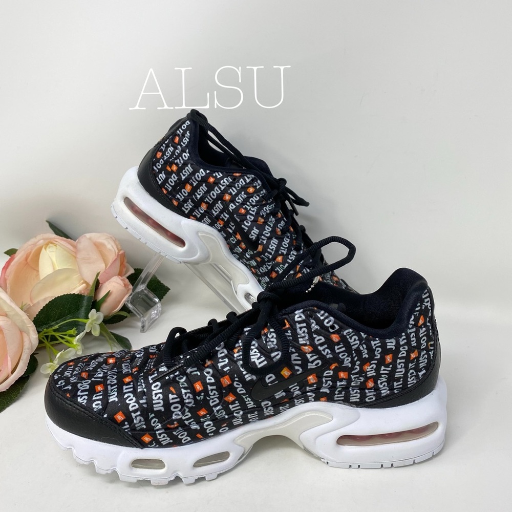 Nike Air Max Plus Black Women’s Sneakers AUTHENTIC - Picture 3 of 12